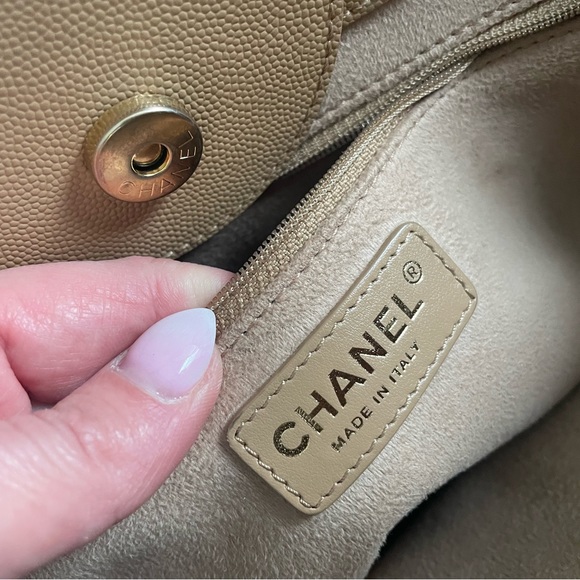 CHANEL DEAUVILLE TOTE - Picture 10 of 16